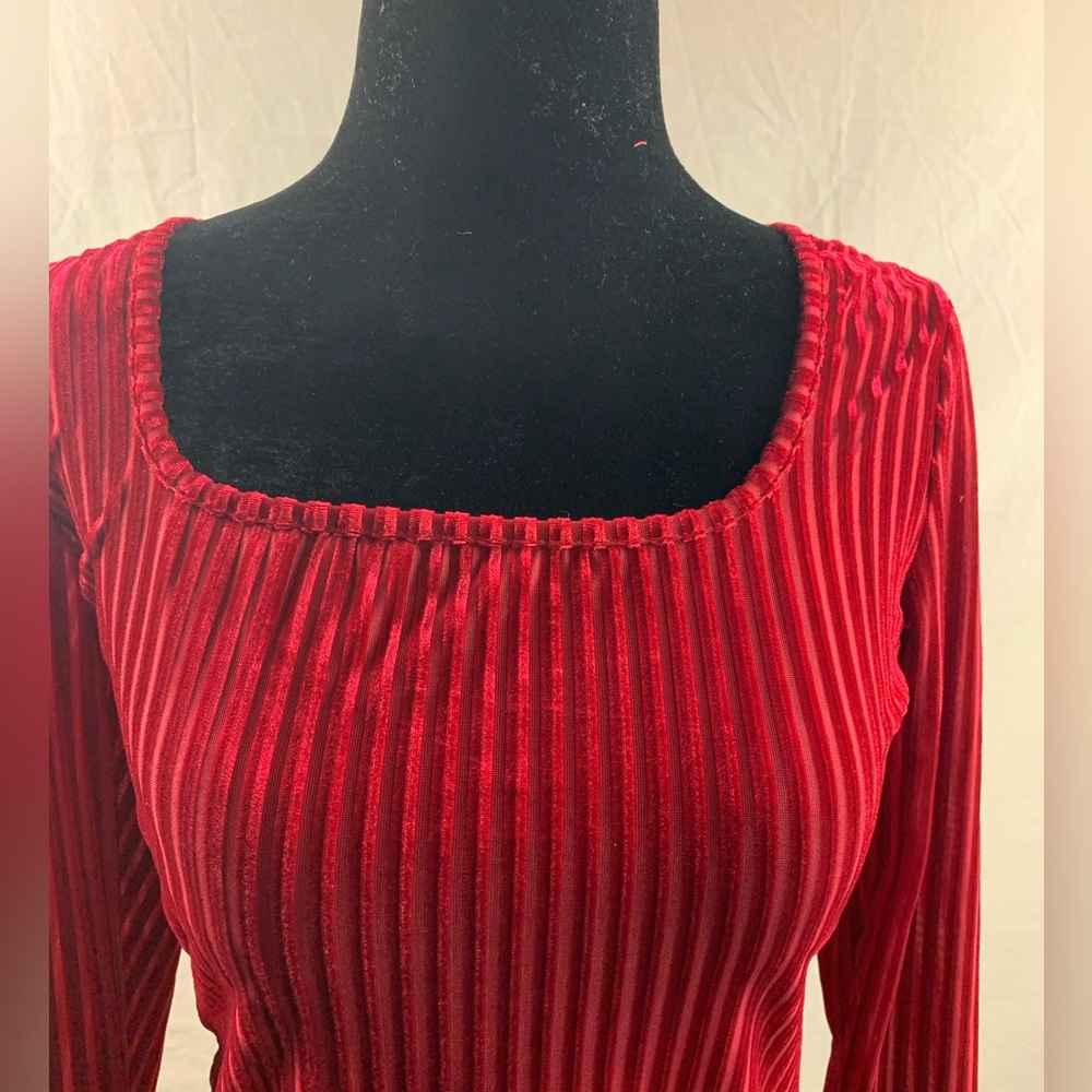 Burgundy Rib-knit Velvet Tee - Picture 7 of 9